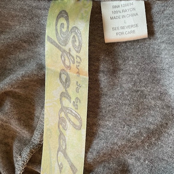 Spoiled brand grey shirt with orange & white feathers w/ matching tank. Size L - Picture 10 of 13